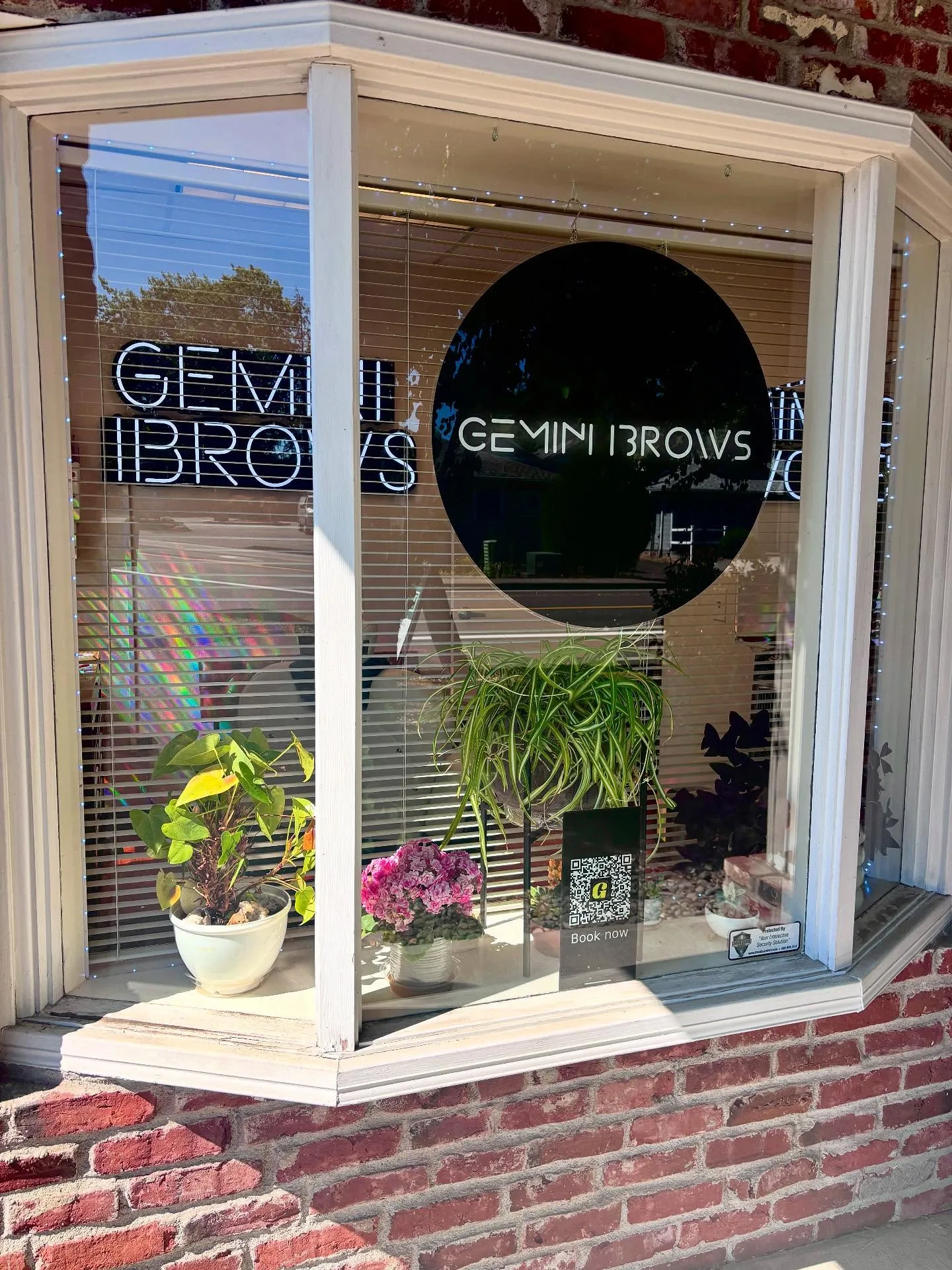 Gemini iBrows studio storefront in Tigard, OR